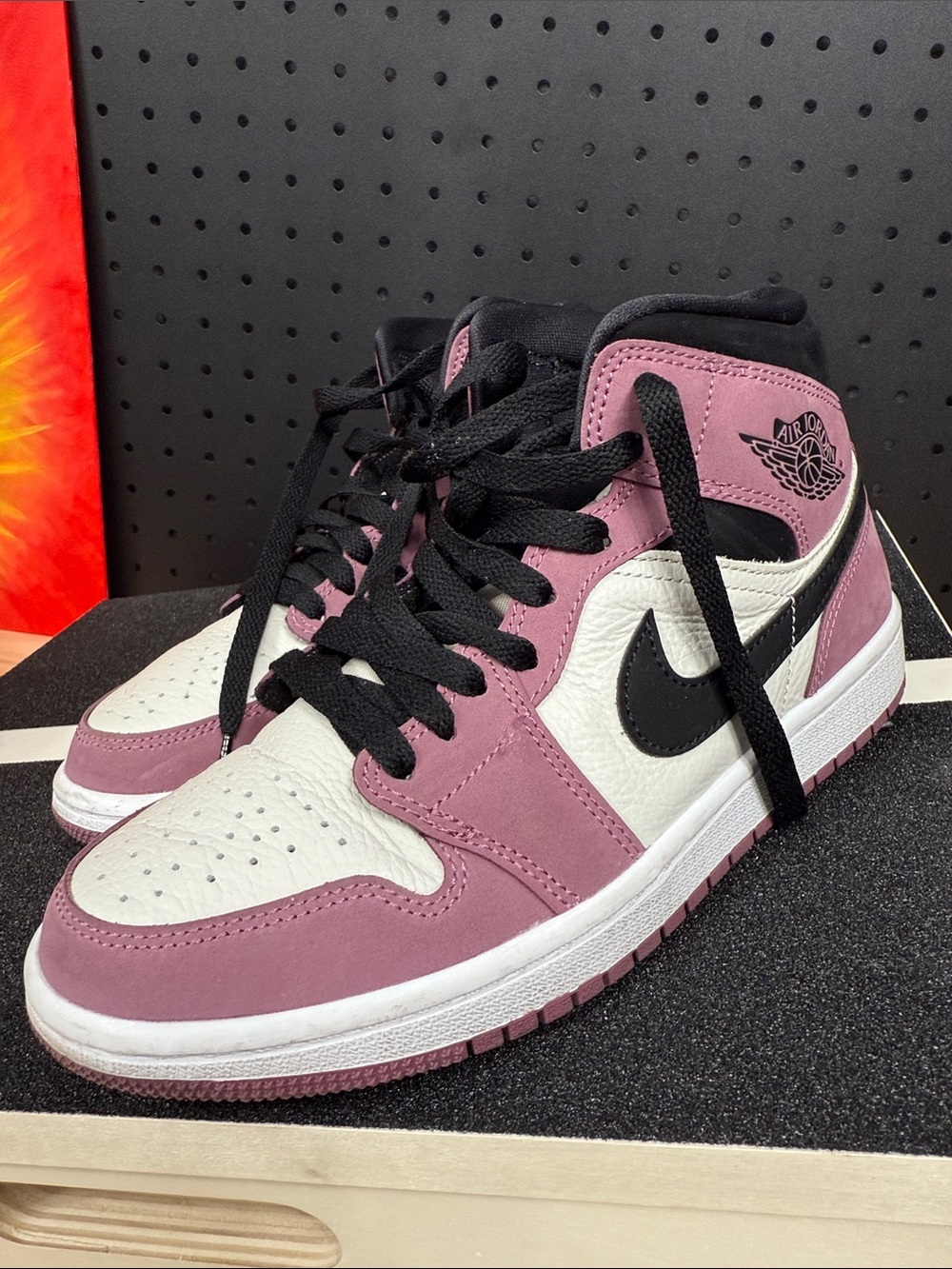 2022 Wmns Air Jordan 1 Mid SE 'Berry Pink' - Picture 3 of 5
